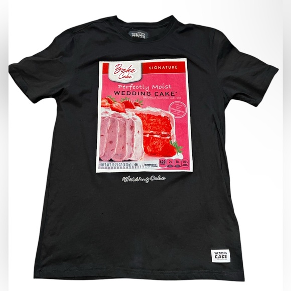 Men's Wedding Cake Strawberry Cake T-Shirt - Picture 2 of 10